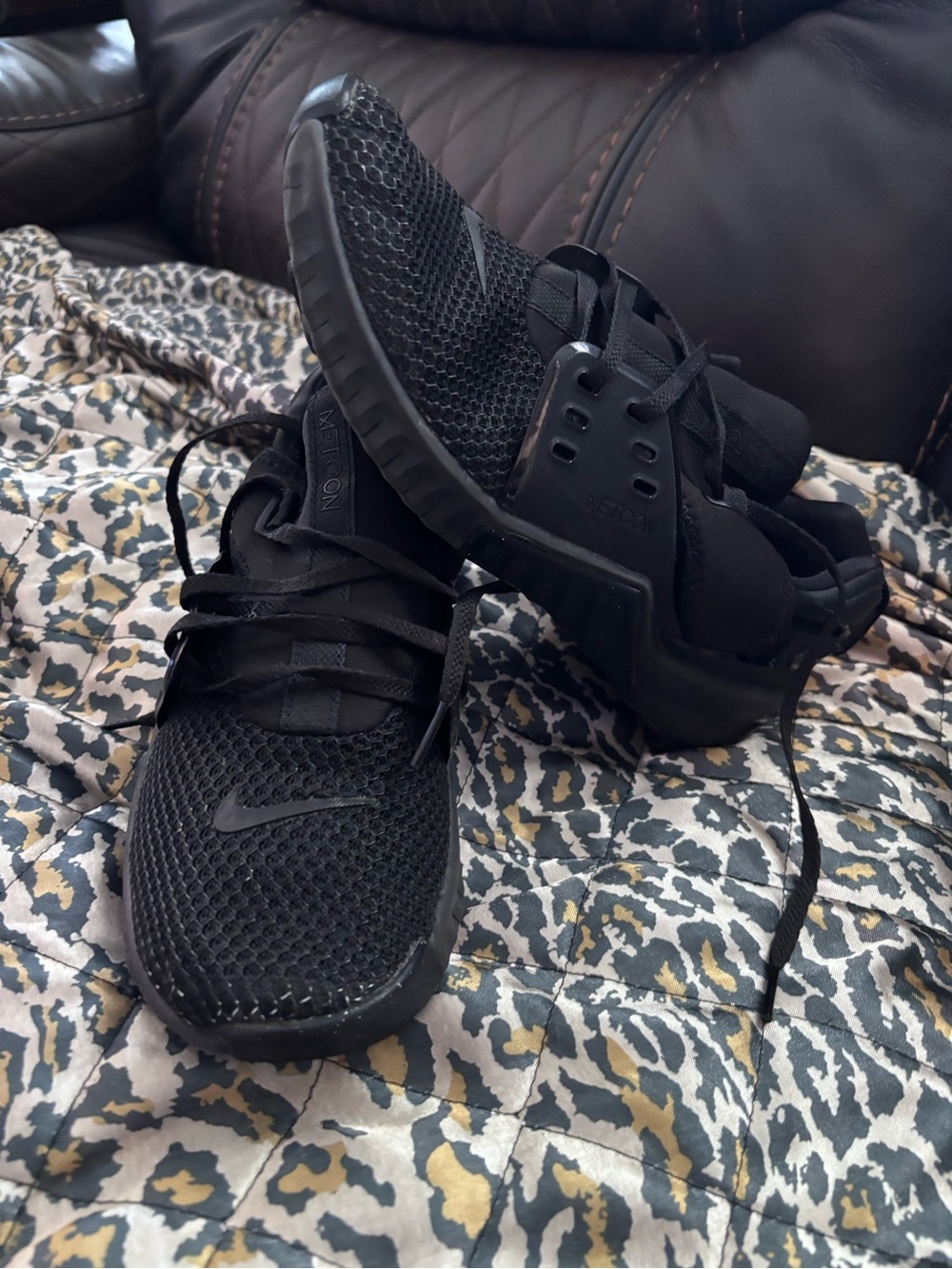 Free Metcon 2 sneakers "Triple Black"